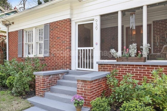 Building Photo - 939 Euclid Ave NE