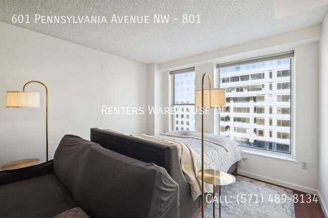 Building Photo - Stylish 8th-Floor Furnished Studio in Penn...