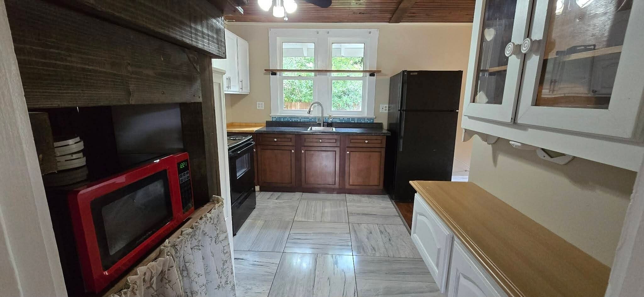 Kitchen - 230 E Pine St