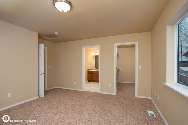 Building Photo - 3 Bedroom East Anchorage Townhouse!