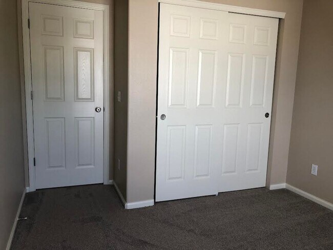 Building Photo - Fully Renovated, "MUST SEE" 3 Bedroom, 3 Bath Townhome with 2 Car Attached Garage