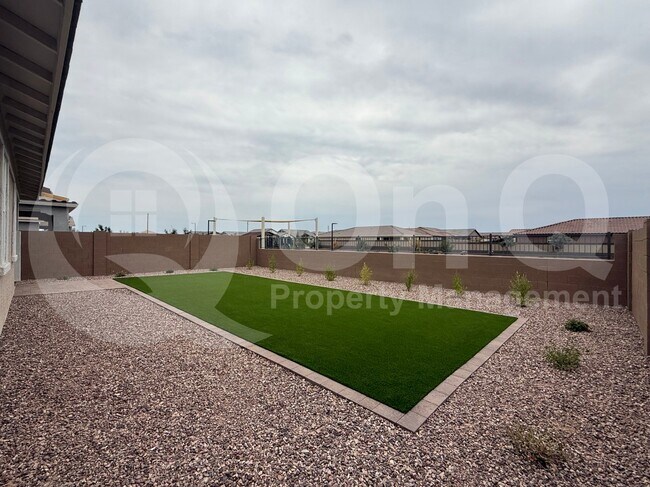 Building Photo - 23097 E Saddle Way