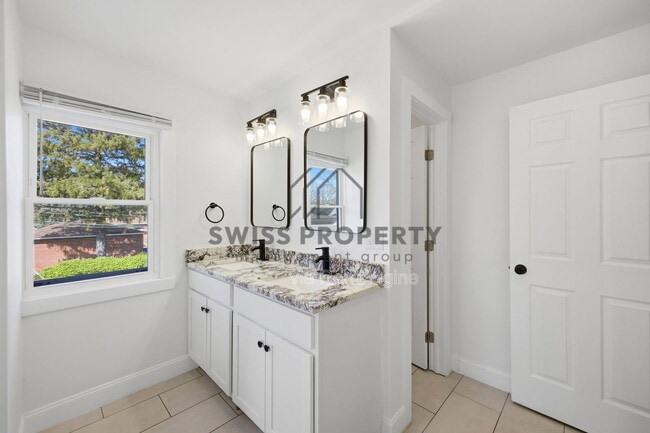 Building Photo - 417 S Huron Ave