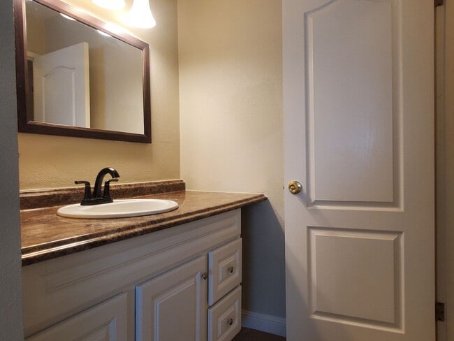 Building Photo - Spacious 2-Story Townhome, A/C, Remodeled ...