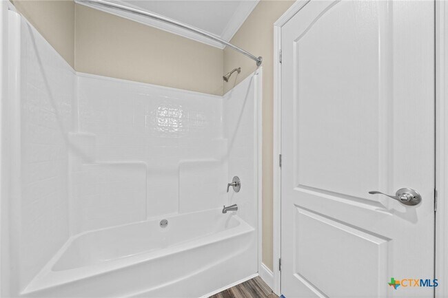 Building Photo - 711 La Cresta Dr