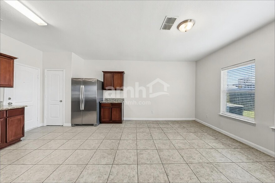 Building Photo - 8960 Blackhaw St