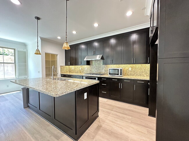 Building Photo - "Charming 3-Bedroom Sanctuary in Irvine: Spacious 2,100 Sq Ft Haven on Cherry Tree"