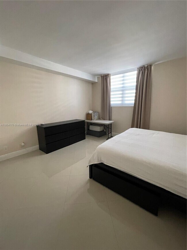 Building Photo - 3001 S Ocean Dr