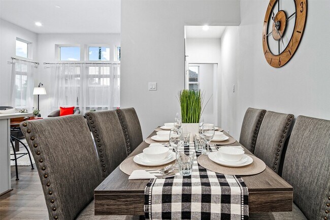 Building Photo - 829 Emile St