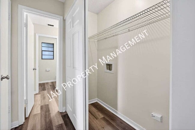 Building Photo - 482 Bentwood Ln