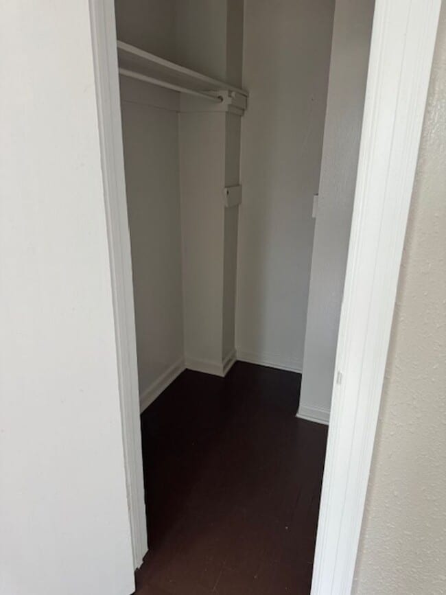 Building Photo - 1 Bd 1 Ba Garage Apartment