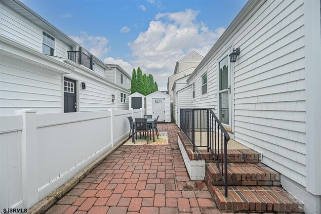 Building Photo - 112 N Argyle Ave