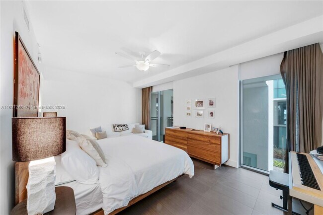 Building Photo - 6000 Collins Ave