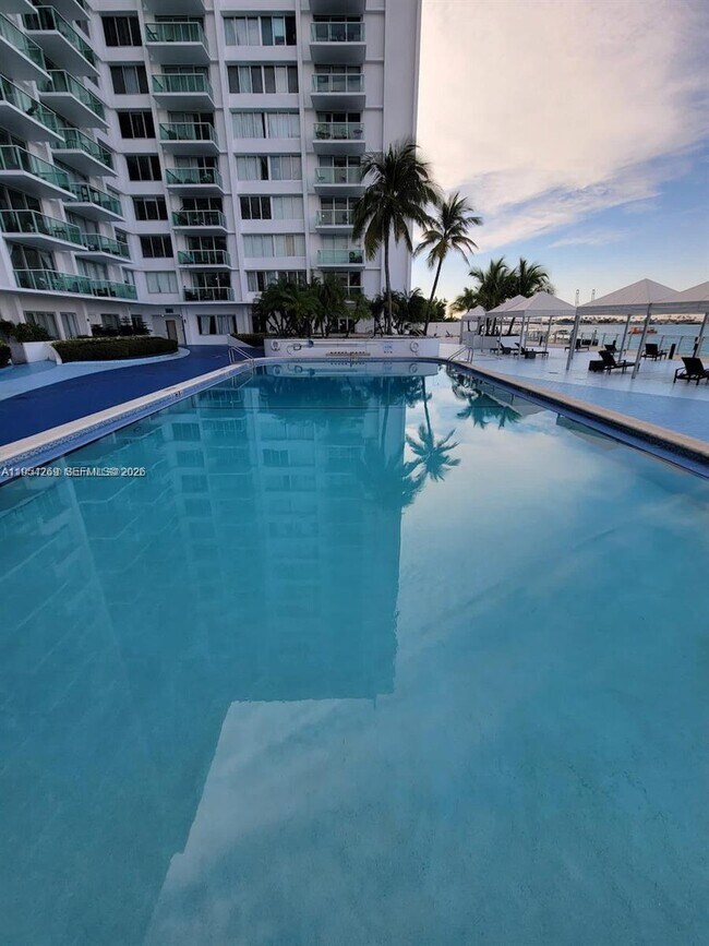 Building Photo - 1000 West Ave