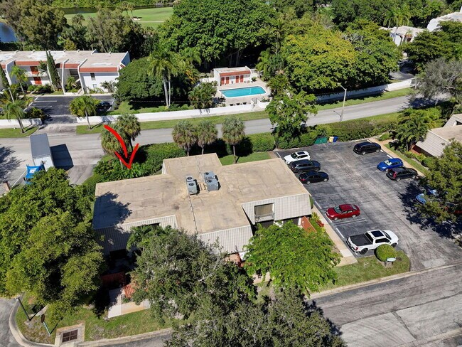 Building Photo - 1700 Embassy Dr