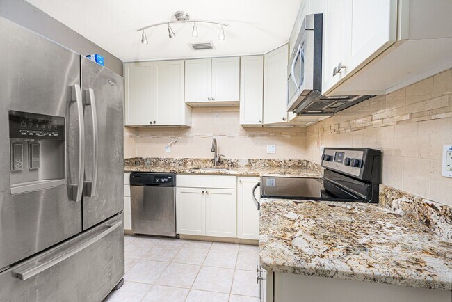 Building Photo - 2 Bedroom, 2 Bath with 2nd Floor Ocean Views!