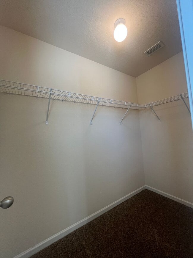 Building Photo - 131 Ashwood Cir