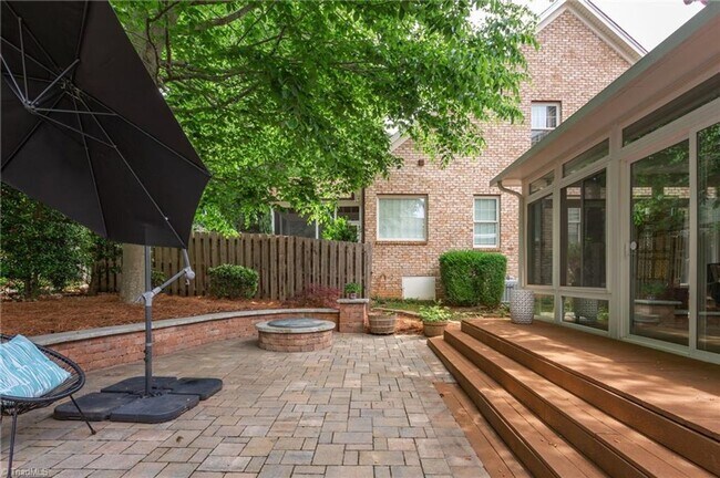 Building Photo - Spacious 4 Bedroom in Lake Jeanette - Larg...