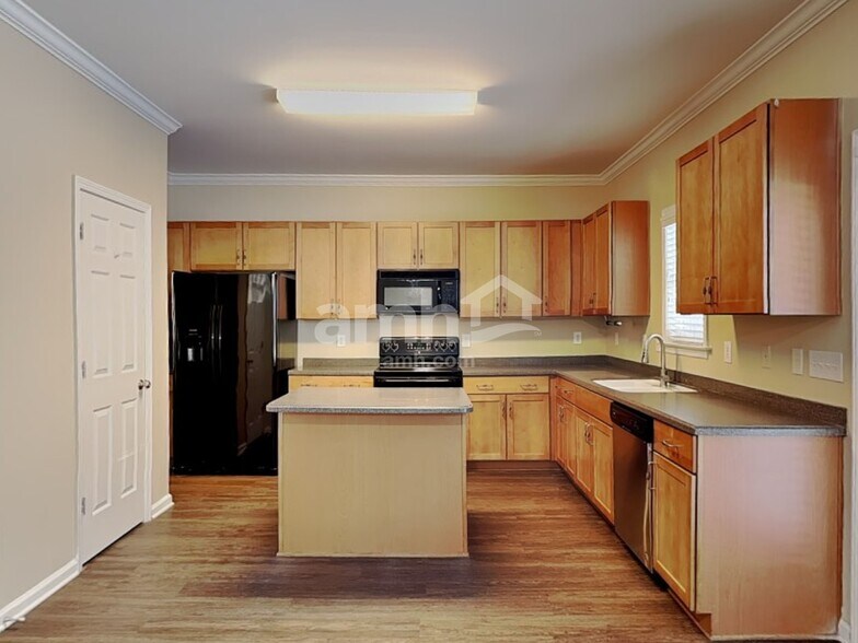 Building Photo - 100 Pearson Pl