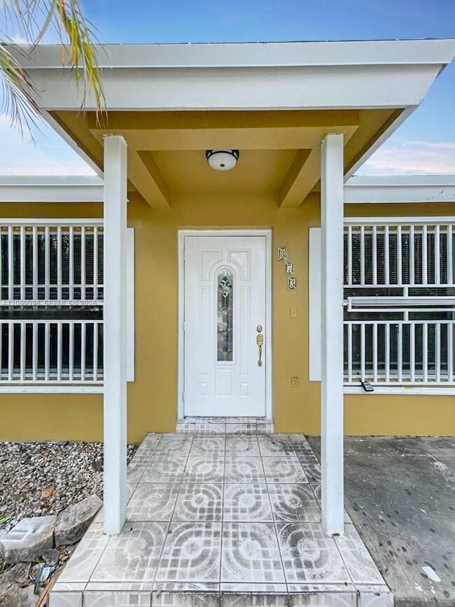 Building Photo - 873 SW 10th St