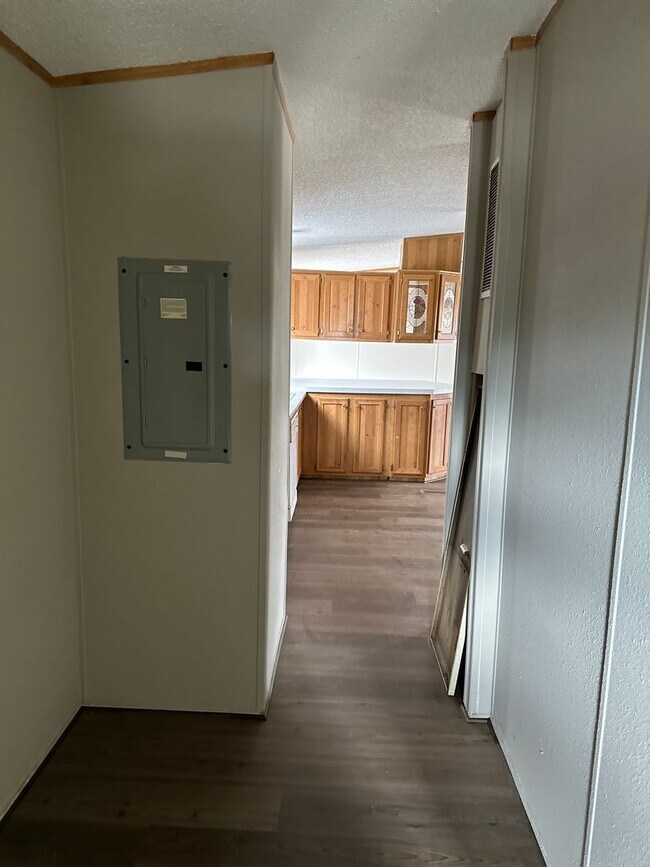 Building Photo - 3/2 double wide in Tye!