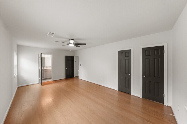 Building Photo - 3809 Southmore Blvd