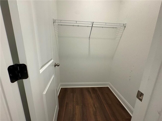 Building Photo - 6577 Beacon Dr