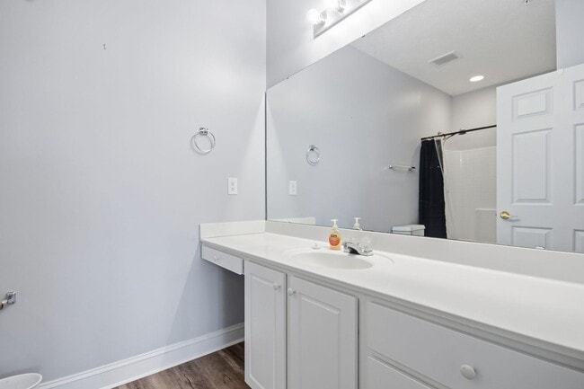 Building Photo - 3-Bedroom, 2Bath Condo end unit