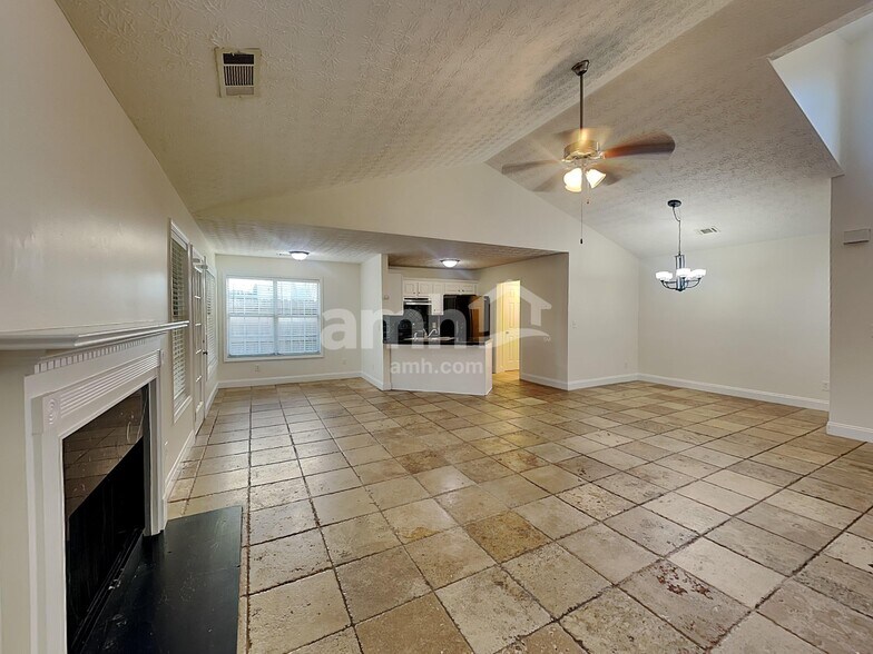 Building Photo - 677 New England Way