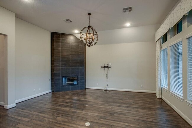 Building Photo - 820 Anahuac Dr