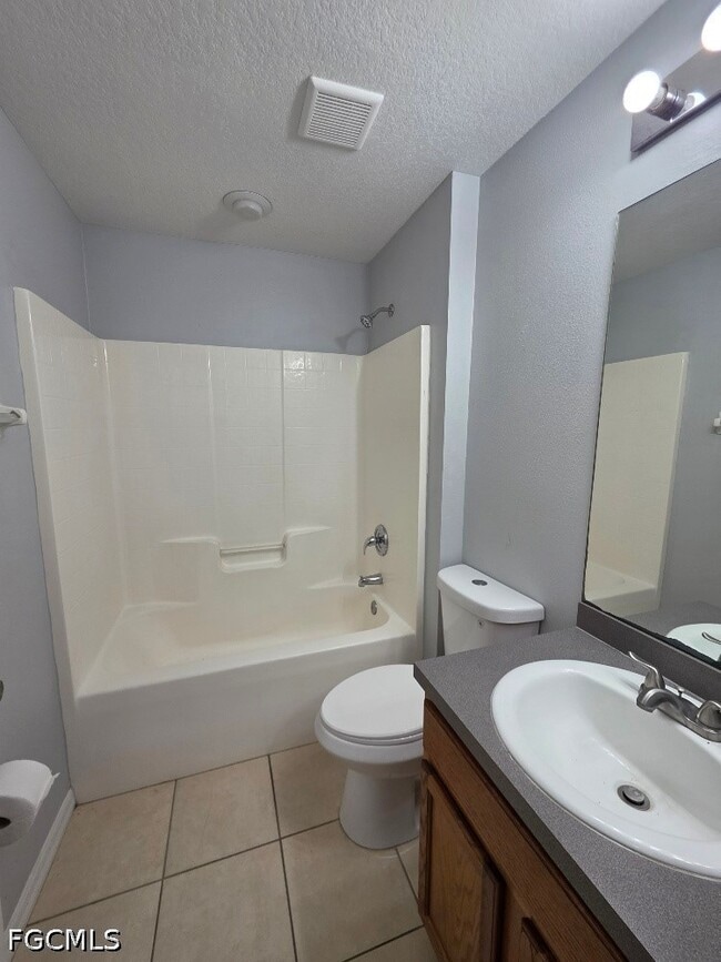 Building Photo - 332 Rogen St