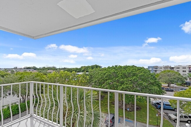 Building Photo - 480 Executive Center Dr