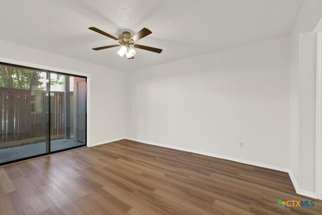 Building Photo - 1202 Thorpe Ln