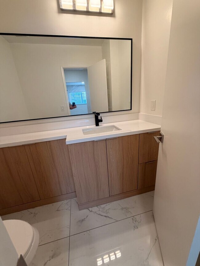 Building Photo - Completely Remodeled, Spacious 2 Bedroom Apartment For Rent w/ Parking!