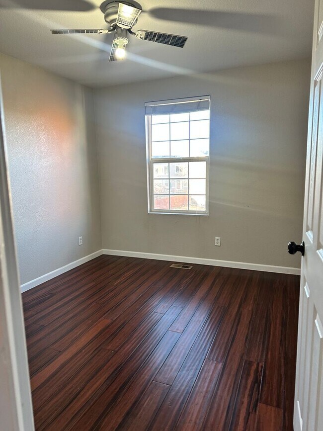 Building Photo - Single Family Home for Rent!