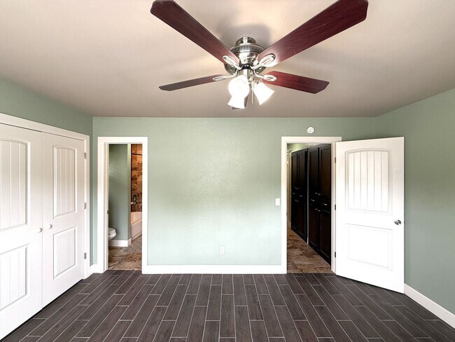 Building Photo - 5324 Eden Dr