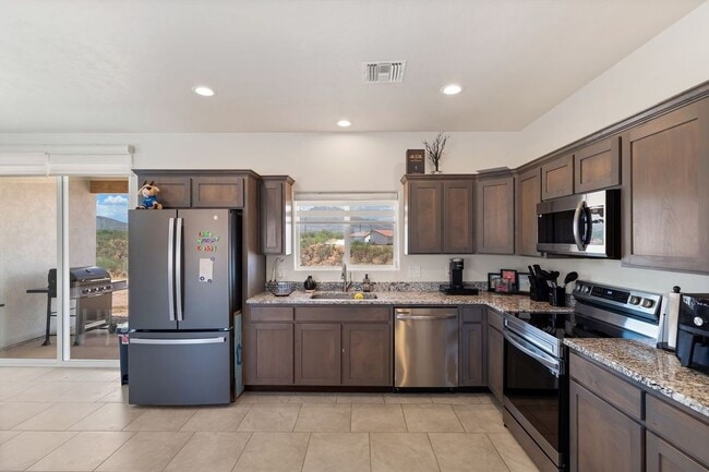 Building Photo - 1829 Camino Lebanon