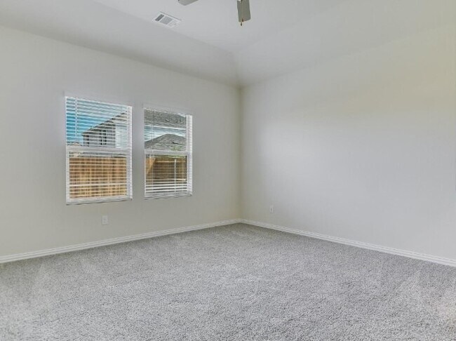 Building Photo - 4110 Broadleaf Dr