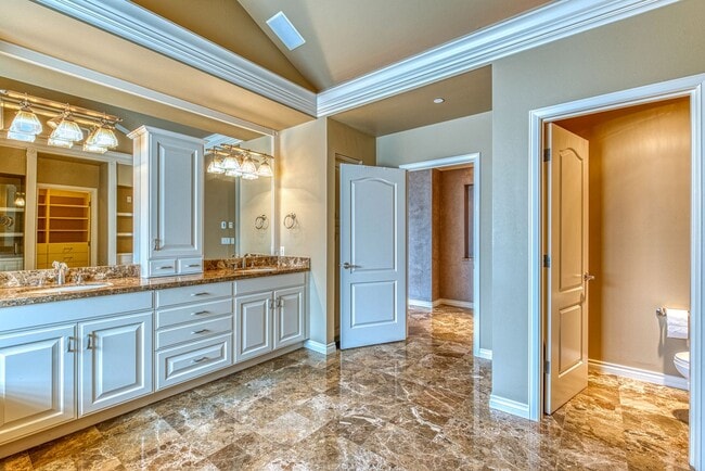 Building Photo - Mercer Island Waterfront Home