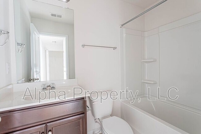 Building Photo - 34 Moorlyn Ln