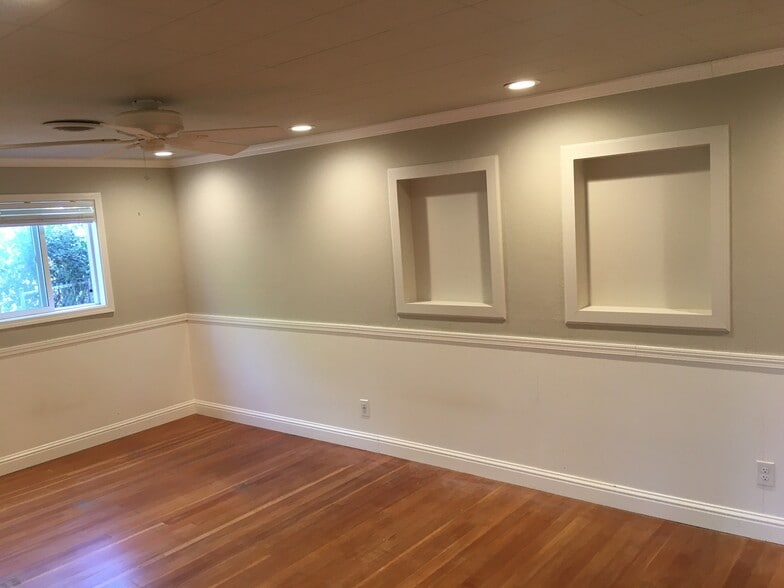 Master bed - 7677 Sycamore Dr