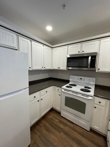 Building Photo - 3825 Cherokee Woods Way