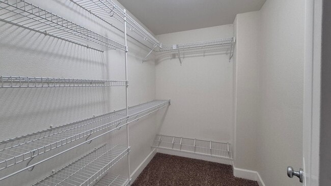 Building Photo - 3 Bedroom 2.5 Bath Town-Home in Gresham ne...