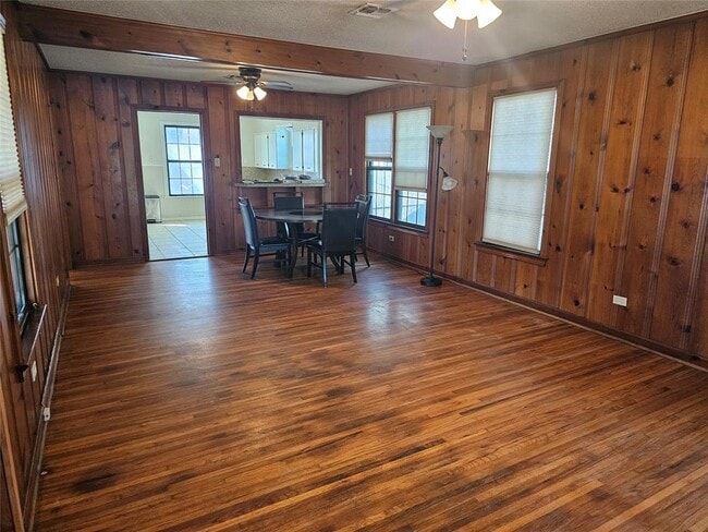 Building Photo - 503 W 12th St