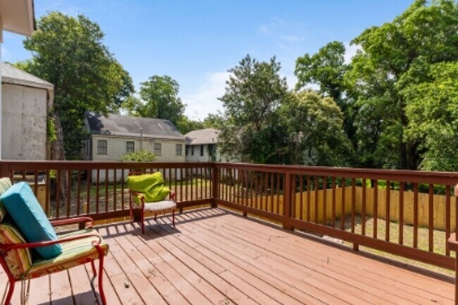 Building Photo - 1 Bedroom Duplex COMPLETELY UPDATED with D...