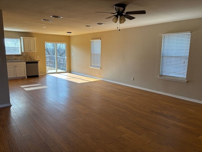 Building Photo - 3/2/2 in Preston Club off Highway 82!