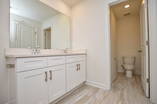Building Photo - 266 Tiger Lily Dr