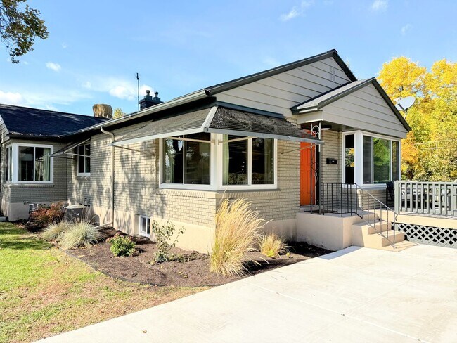 Building Photo - 1023 E Millbert Ave