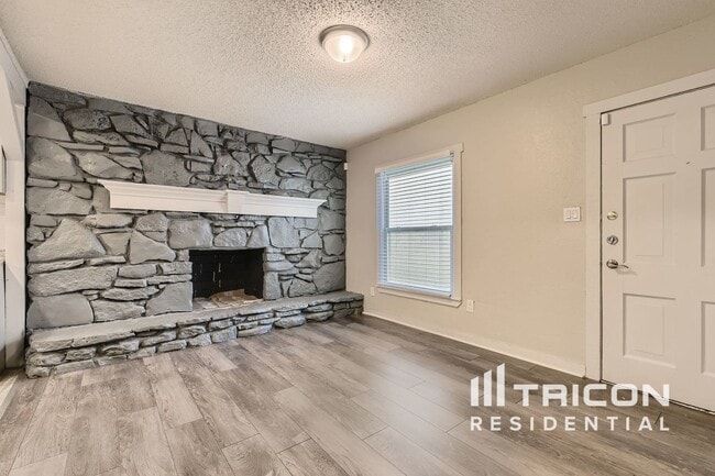Building Photo - 909 Layton Way