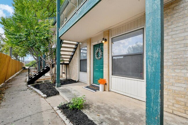 Building Photo - 1624 Aquarena Springs Dr